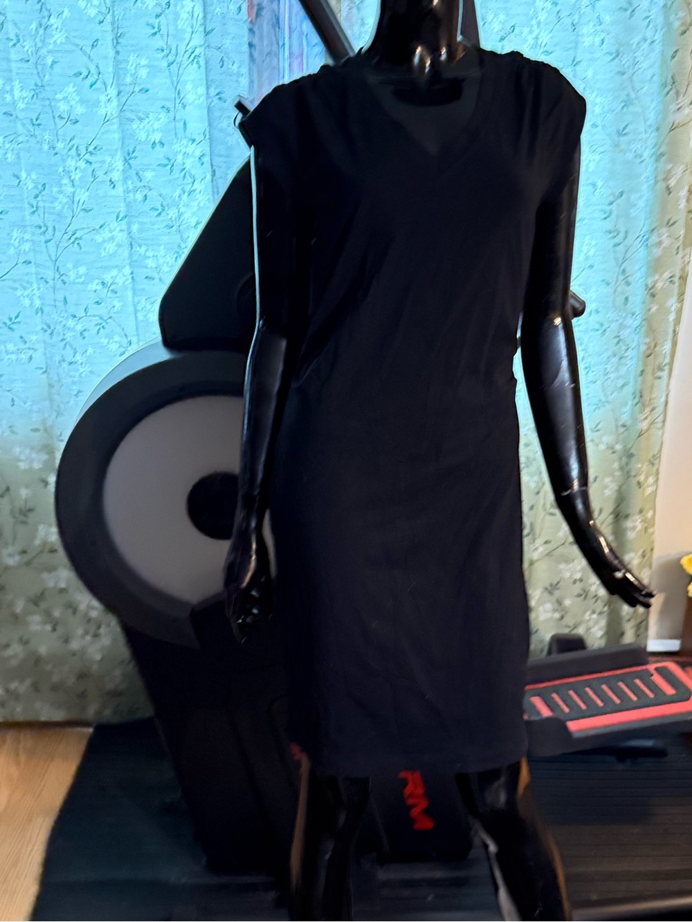 Athleta Black Sleeveless Midi Shift Dress